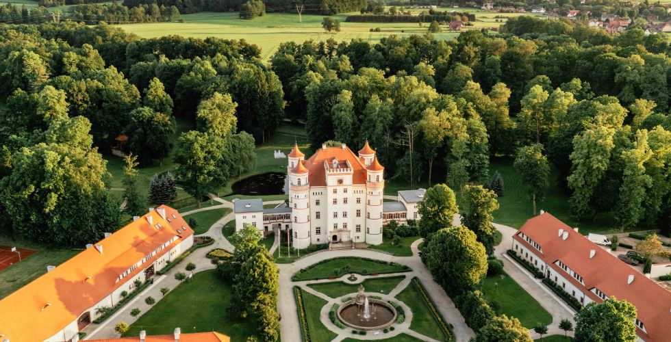 Lato w Karkonoszach: Odkryj Magię Gór z Pałacem Wojanów